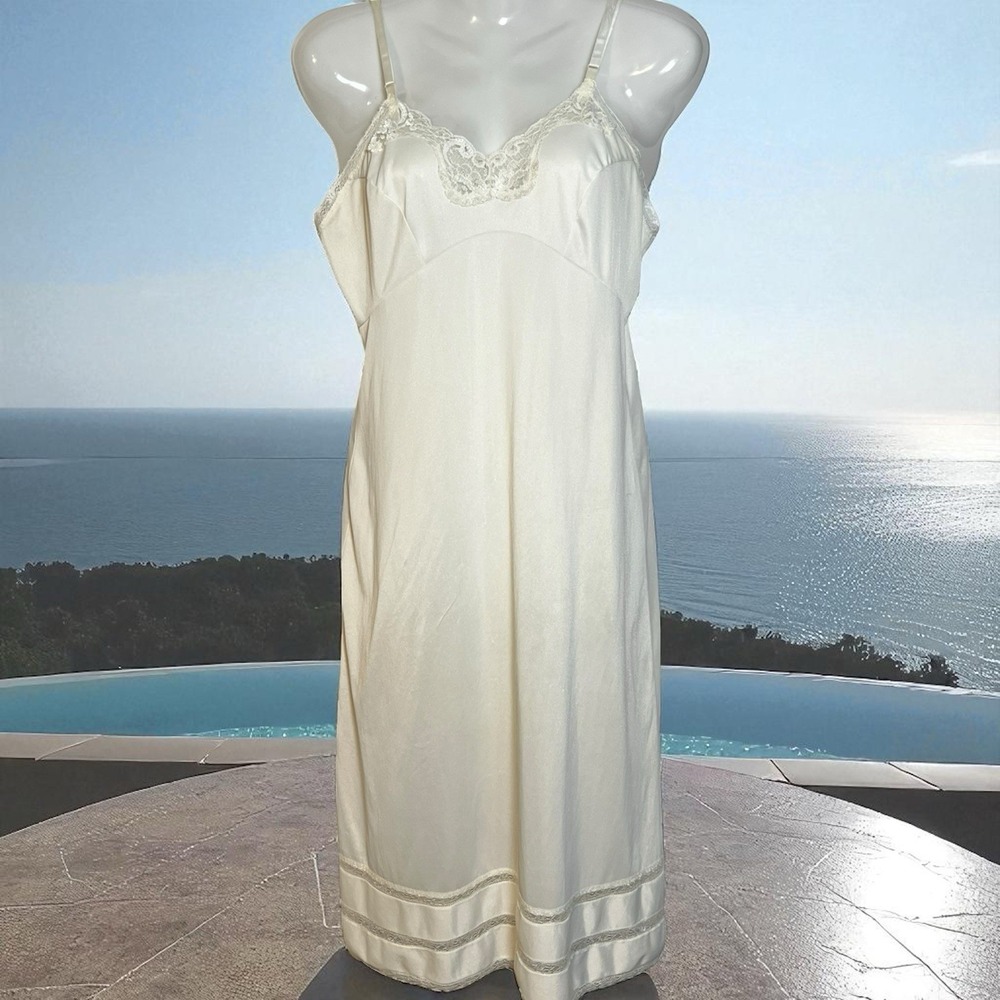 Adonna for JCPenney Vintage Ivory Slip Dress Nylon Size 36‎ Classic Regency Glam
